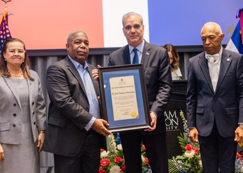 Presidente Luis Abinader rinde homenaje a José Francisco Peña Gómez junto a consulado en New Jersey