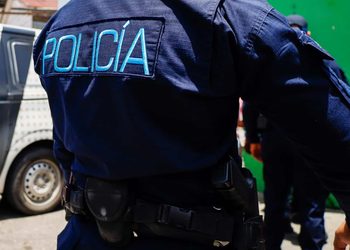 Atracadores desarman a agentes de unidad mixta en Santiago y huyen en la motocicleta