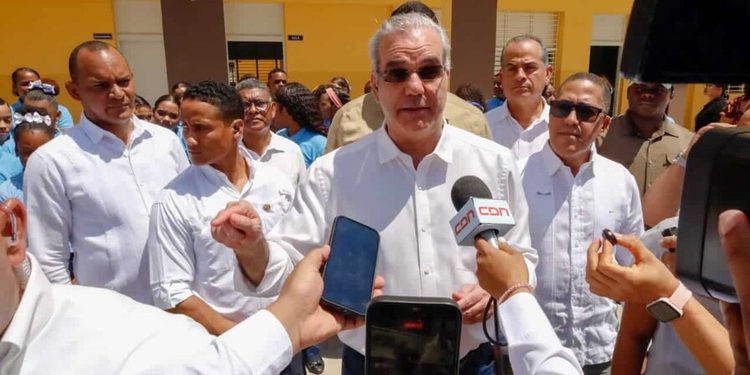"El que cometa corrupción va a la cárcel": Abinader habla sobre Senasa 2.0