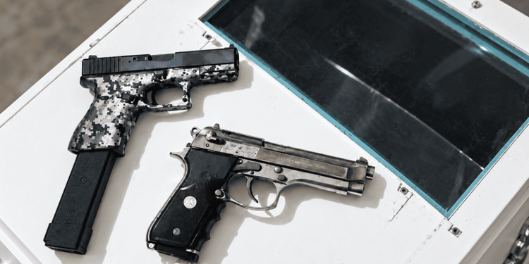 Hombre muerto a manos del Dicrim es velado con armas sobre su ataúd