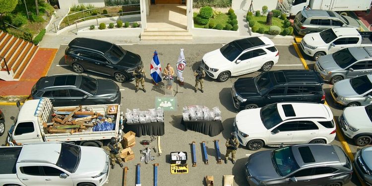 Operación LM2: DNCD apresa a presunto líder de red de narcotráfico y ocupan 168 paquetes de cocaína