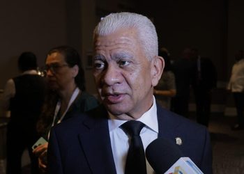 Presidente del Senado dice que revisan casos de nepotismo, pero no anuncia medidas