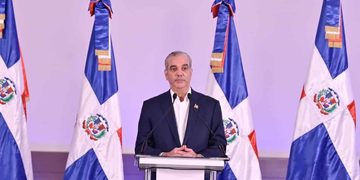 Luis Abinader advierte que todas las empresas deben cumplir la ley sin importar su nacionalidad