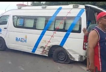 Yipeta impacta ambulancia que atendía una emergencia y luego a un motorista en Santiago
