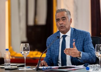 El Gobierno mantiene congelada la tarifa eléctrica y refuerza subsidios para proteger el bolsillo de los dominicanos