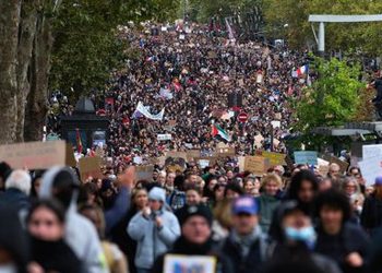FRANCIA: Miles manifestantes protestan con nuevos disturbios