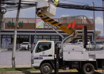 Alcaldía de Santiago llama a empresas de telecomunicaciones a regularizar cableado instalado en vías públicas