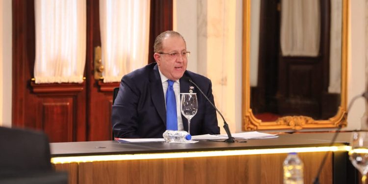 Magín Díaz ante precios de combustibles: Gobierno tiene fondo para cubrir primeros meses de 2027