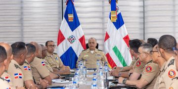 Ministerio de Defensa realiza reuniones para revisar planes de seguridad y defensa nacional