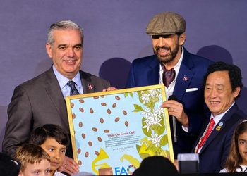 Del campo a la FAO: “Ojalá que llueva café” inspira un homenaje especial a Juan Luis Guerra