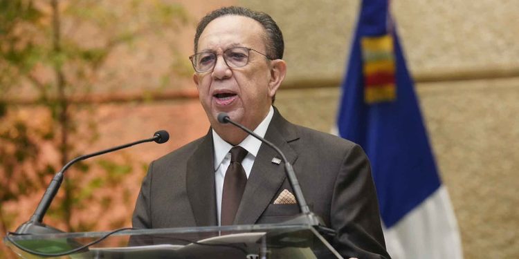 Gobernador destaca crecimiento económico RD pese a crisis global