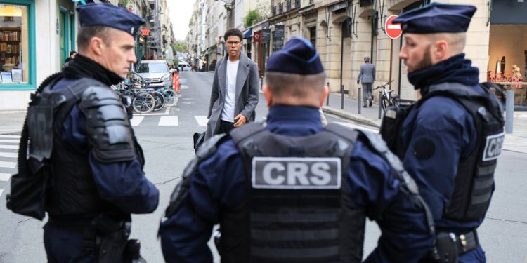 Francia despliega 70 mil policías contra disturbios
