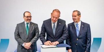 Alcalde Ulises Rodríguez Lleva a Santiago al II Encuentro de Ciudades Iberoamericanas en Madrid