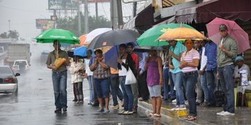 LLUVIAS MATUTINAS EN VARIAS PROVINCIAS. ESTA TARDE AGUACEROS FUERTES CON TORMENTAS ELÉCTRICAS A CAUSA DE VAGUADA