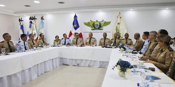 Ministro de Defensa reafirma visión de las Fuerzas Armadas en materia educativa