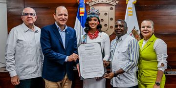 Ayuntamiento de Santiago reconoce a la Miss Mundo 2026 Joheirry Mola como “Visitante Distinguida”