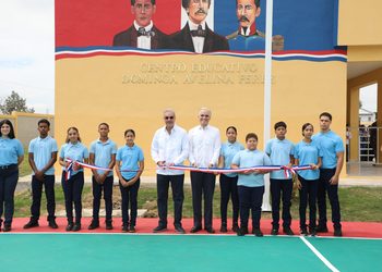 Tras años de espera, presidente Luis Abinader inaugura dos centros educativos en Santiago con 15 nuevas aulas que beneficiarán a más de 500 estudiantes