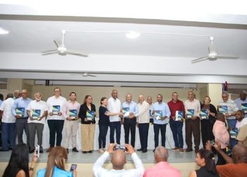 Consejo Estratégico entrega Plan de Desarrollo de Peravia 2025-2055 en Baní; contempla rehabilitación del alcantarillado y ampliación del acueducto de Cañafistol