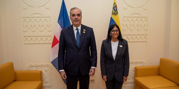 Abinader y Delcy Rodríguez abordan cooperación energética, relaciones consulares y turismo en reunión bilateral en Roma, Italia