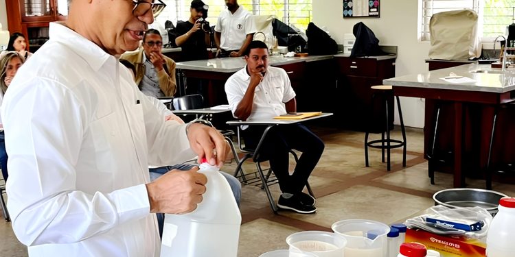 PUCMM presenta avances de investigación sobre el uso de moringa para mejorar el tratamiento de aguas residuales