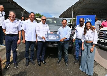 Leonardo Aguilera recorre concesionarios del Cibao y entrega vehículos a clientes de Expomóvil Banreservas 2026