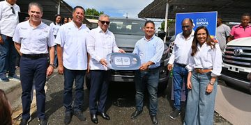 Leonardo Aguilera recorre concesionarios del Cibao y entrega vehículos a clientes de Expomóvil Banreservas 2026