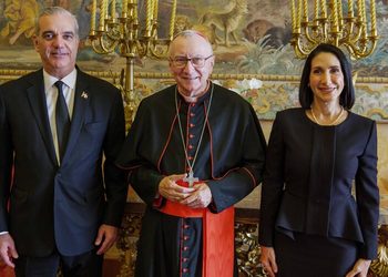 Abinader aborda conflictos regionales y delincuencia organizada en el Vaticano
