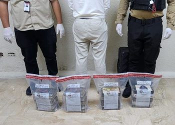 Arrestan español con 20 paquetes de cocaína en aeropuerto de La Altagracia
