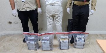 Arrestan español con 20 paquetes de cocaína en aeropuerto de La Altagracia