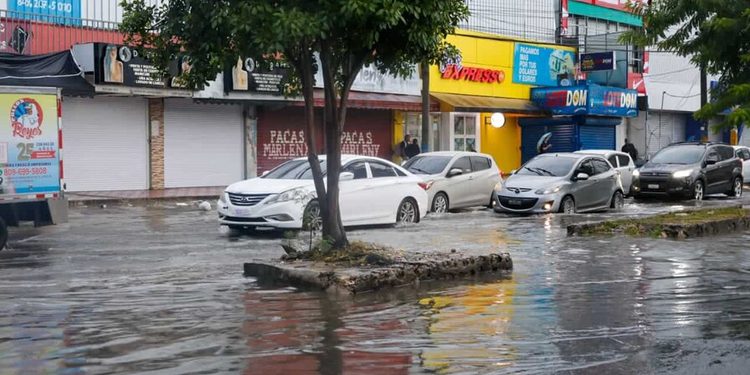 Lluvias afectan a 2,360 personas y 590 viviendas en el país