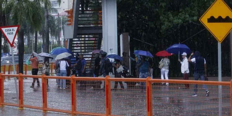 COE aumenta a 12 las demarcaciones en alerta amarilla por lluvias