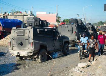 De cuatro técnicos desaparecidos a cientos de soldados: así escaló la operación salvadoreña en Haití