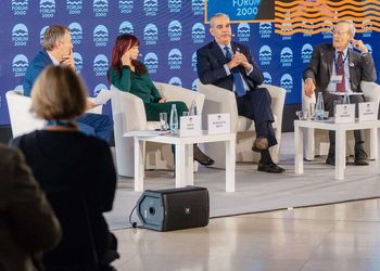 Abinader advierte que el continuismo amenaza la democracia en América Latina