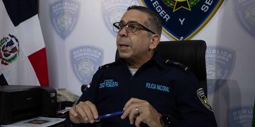 Policía realiza más de 10 allanamientos para capturar a hombre acusado de apuñalar a su hijastro