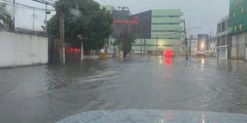 ESCASAS NUBES Y AMBIENTE CALUROSO EN LA MAÑANA… EN LA TARDE, UNA DÉBIL VAGUADA FAVORECERÁ AGUACEROS, TRONADAS Y RÁFAGAS DE VIENTO EN DISTINTOS PUNTOS DEL PAÍS