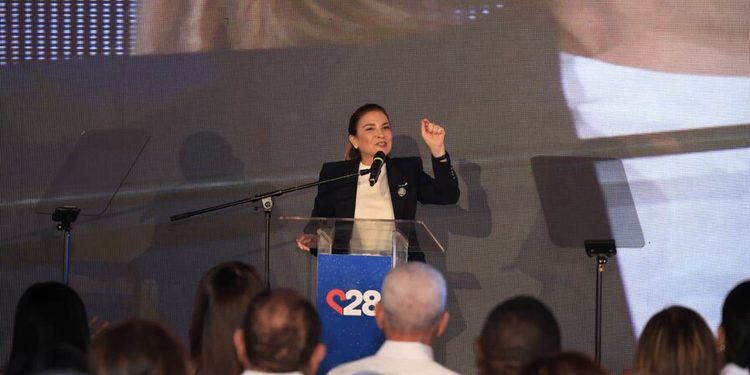 Carolina Mejía suma senadores, diputados, alcaldes y ahora dirigentes de peso en el PRM