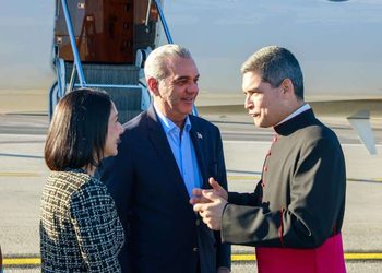 Luis Abinader llega a Roma para reunirse con el papa León XIV