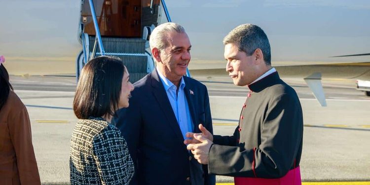Luis Abinader llega a Roma para reunirse con el papa León XIV
