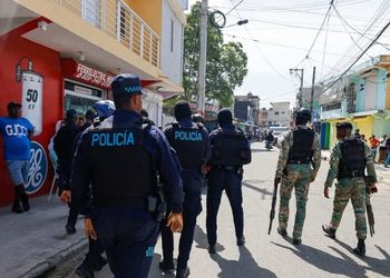 Bajo vigilancia policial y reclamos de justicia, velan a mellizos abatidos en Mendoza