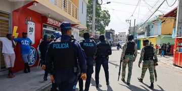 Bajo vigilancia policial y reclamos de justicia, velan a mellizos abatidos en Mendoza